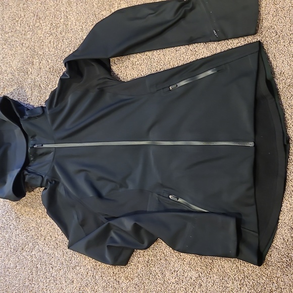Lululemon waterproof rain jacket black size 6 - Picture 5 of 8